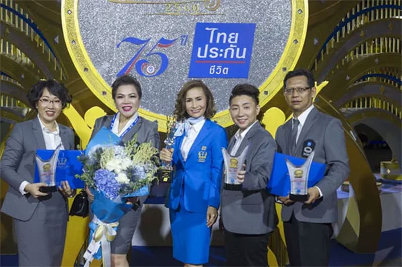 สมาชิกระดับผู้บริหาร รับรางวัลเกียรติยศแห่งปีของไทยประกันชีวิต